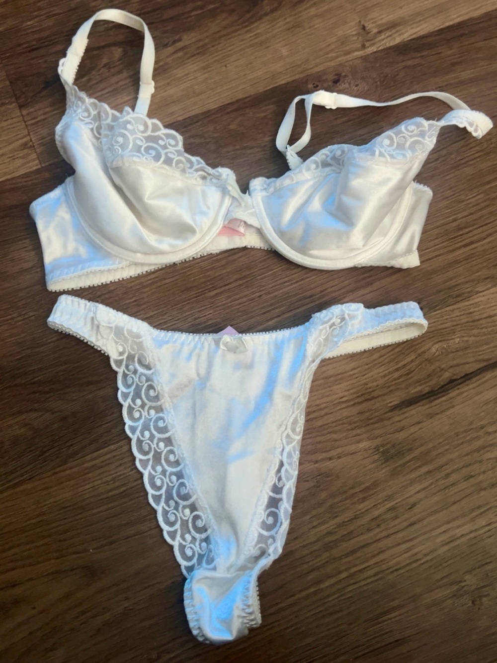Victoria's Secret White Satin & Lace Bra and Thong Set vintage 34c/s